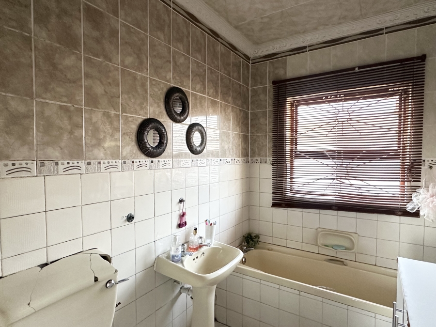 4 Bedroom Property for Sale in Mthata Eastern Cape